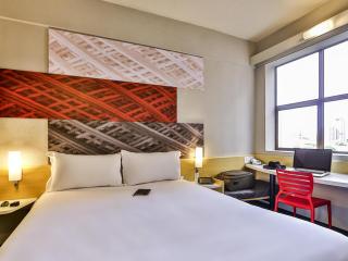 Ibis Maringa - 2