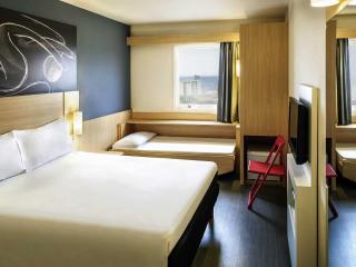 ibis Macae - 2