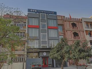 Townhouse 587 Sector 19 - 1