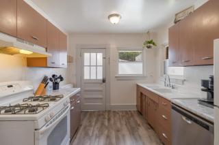 Beautiful Midtown home-sleeps 13 - 1