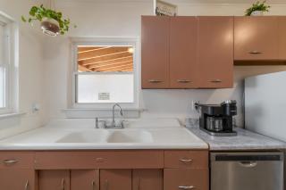 Beautiful Midtown home-sleeps 13 - 2