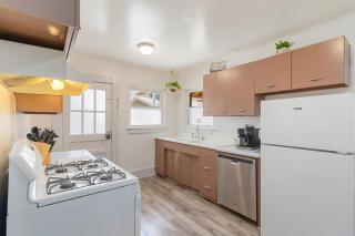 Beautiful Midtown home-sleeps 13 - 3