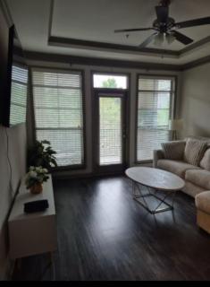 Modern One-Bedroom in Midtown - 4