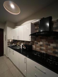 Cozy 1-Bed Apartment in Islamabad - Self Check-In, Kitchen & Balcony - 4