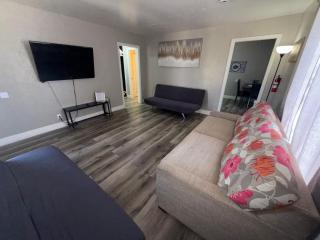 Sparkly Apt 5 Min Walk to Downtown - Free Parking - 4