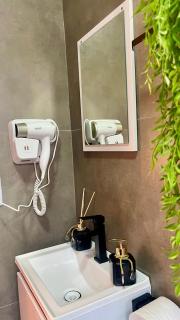 Chalé Tiny house com banheira e lareira - 8