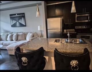 Modern One-Bedroom in Midtown - 0