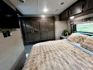 Spacious Camper on a Llama Rescue Ranch with Stunning Views near Questa, New Mexico - 4