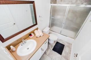 Spacious 5BR 3BA Home with Free Parking and WiFi 10 Minutes to Downtown LA Perfect for Large Groups - 9