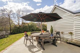 The Walnut Cottage - Sleeps 6, Walk to Lake - 6