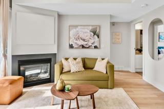 13th Ave - DT Calgary - 2BD 2BA - Sleeps 5 - 8