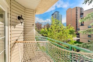 13th Ave - DT Calgary - 2BD 2BA - Sleeps 5 - 6