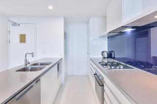Stylish High-Floor 2-Bed Apartment by Housemark Escapes - 2