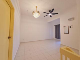 Nilai Modern Homestay 4R3B-12PAX - 2
