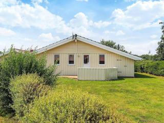 4 star holiday home in FRIEDRICHKOOG - 2