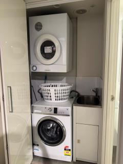 Sunny 1BR in South Bank Great Location - 2