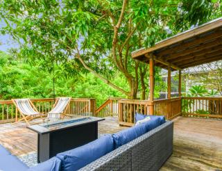 Tropical Haven with Hot Tub, Deck, Near Beach - 9