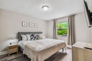 Heart of S Tampa- Hot Tub, Private Backyard, Fire Pit, Grill, 5 min to Beach - 6