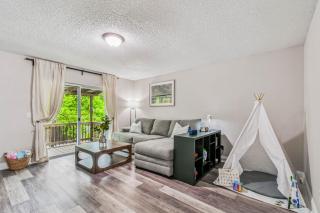 Tropical Haven for Family Gatherings- Deck, Hot Tub, Fire Pit, Grill, 5 min to Beach - 6