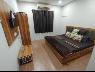 Hotel Shree Kedarnath in front of railway station platform no 8 - Ujjain - 6