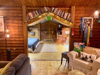 Hacienda La Loma Cozy Retreat with Jacuzzi & Views - 8