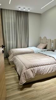 Cozy,inviting 3BDRaparTmnt in convenient location - 2