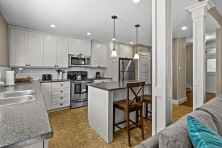 Victorian 4br 25ba 2parking Near Parks & Dt - 1