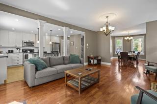 Victorian 4BR 25BA 2Parking Near Parks & DT - 4