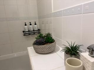 Lovely Room with a view & Parking nr Hampton Court - 8