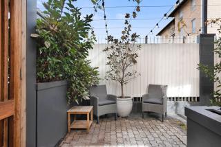 Timber & Tide Loft - Striking Design by the Beach - 6