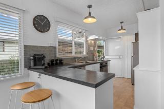 Huia Cottage - Taupo Holiday Home - 5