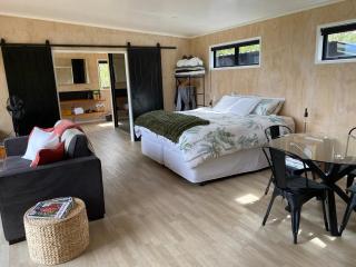 Whakaipo Bay Cabin Retreat Taupo - 2