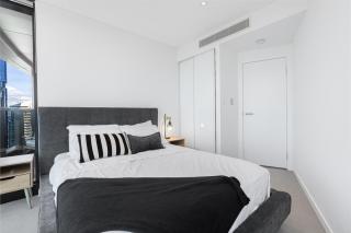 Gorgeous views 2BR2B apt free parking pool gym - 3