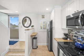 Oceanfront Pool Tennis BBQ Patio Free Parking - 1