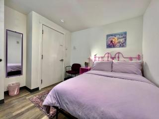 Private Room with Shared Bathroom on the 1st Floor 10 Minutes Walk to University of Washington - 6
