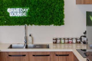 The Game Day Lounge, Walk to One NZ Stadium - 4