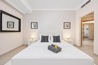 Elegant 2BR - Stunning Sea Views & Prime Location - 4