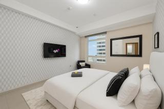 Elegant 2BR - Stunning Sea Views & Prime Location - 1