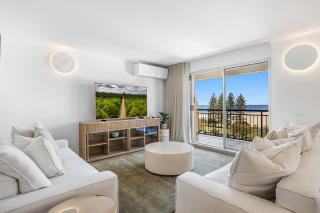 Oceanfront 3-Bed Retreat with Pool-Steps to Beach - Caloundra - 9