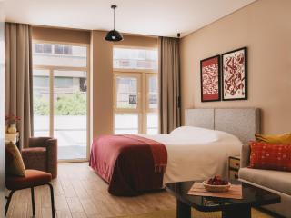 Saint J Hotel by Brassbell - 8