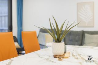 KozyGuru | Burwood East | Quiet & Stylish Retreat - 4