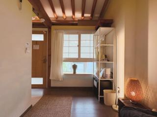 'Hanok Hanok' Boutique stay Hotel Seoul - 2min from Gyeongbokgung Palace station - 8