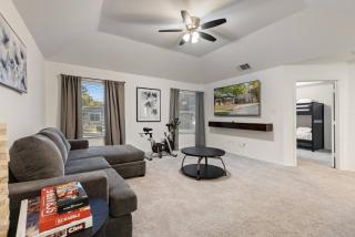 Luxury Getaway: 2 King Suites, Pool & Grill - 1