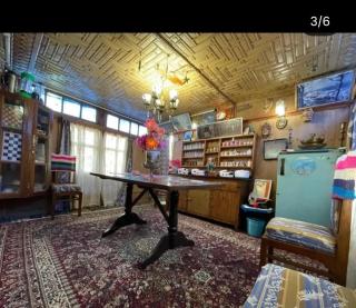 Dolphin houseboat - Srinagar - 3