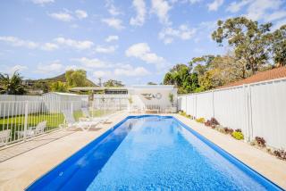 Shoal Shack 72, 72 Tomaree Rd - Pool, Pet Friendly, Wi-Fi, Air Con, Linen - 1