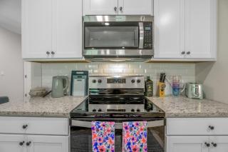 Family&Group Getaway - 4BR Tallahassee Home for 10 - 4