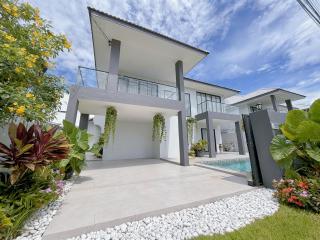 泰国芭提雅别墅 近中天海滩泳池别墅 - 0