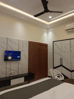 7bhk luxurious villa in badi - 7