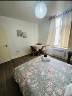 Home away from home , Fresh cozy room in Greenwich - 3