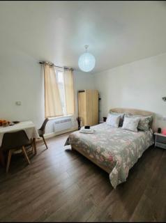 Home away from home , Fresh cozy room in Greenwich - 9